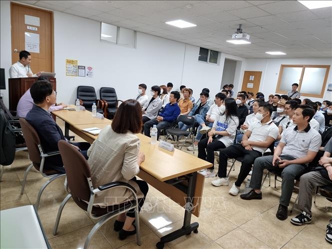 Vietnamese workers in RoK get updates on local legal regulations
